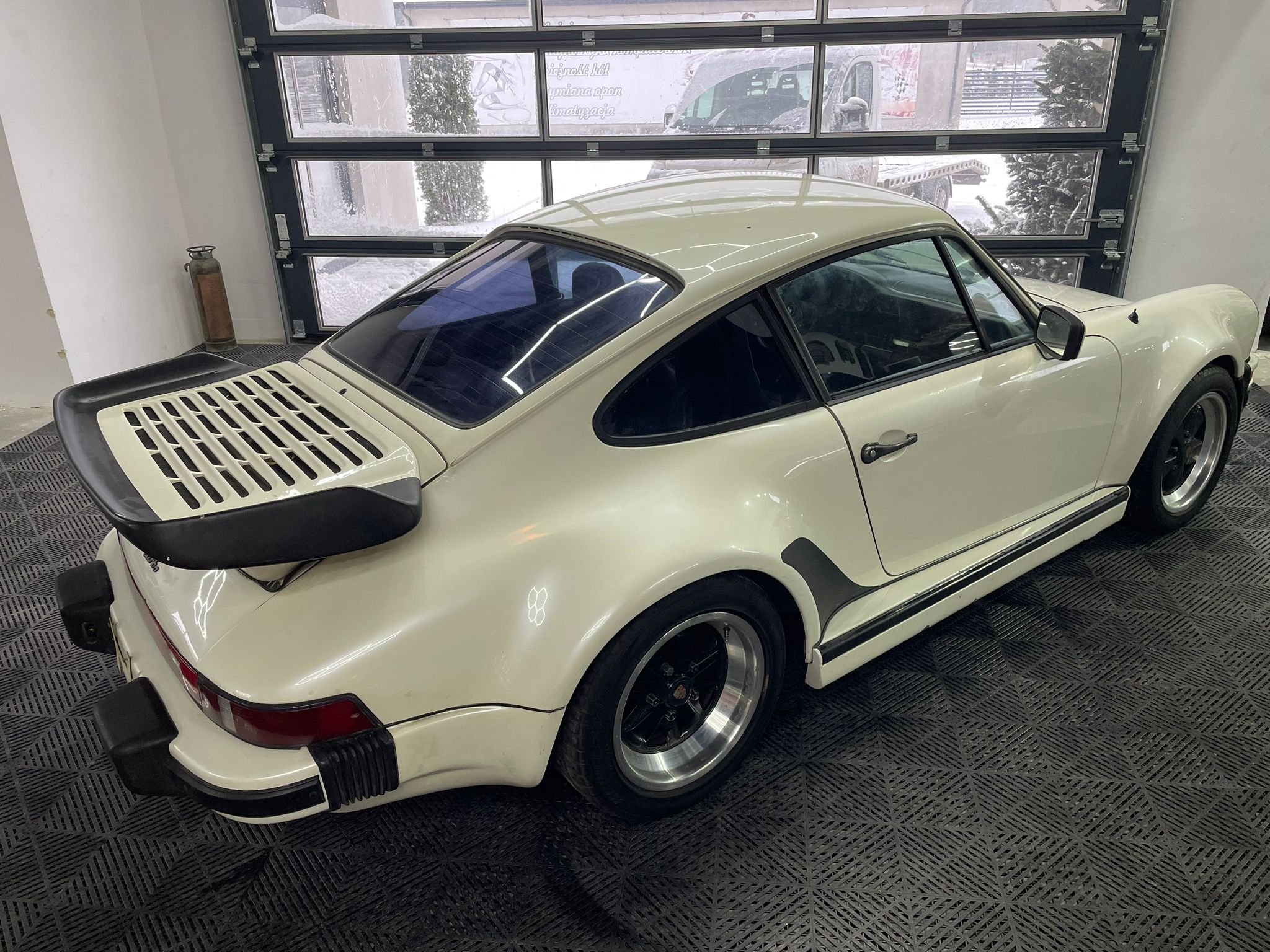 Porsche 911 SC Turbo Look Coupé No Rust Running Project – Retro
