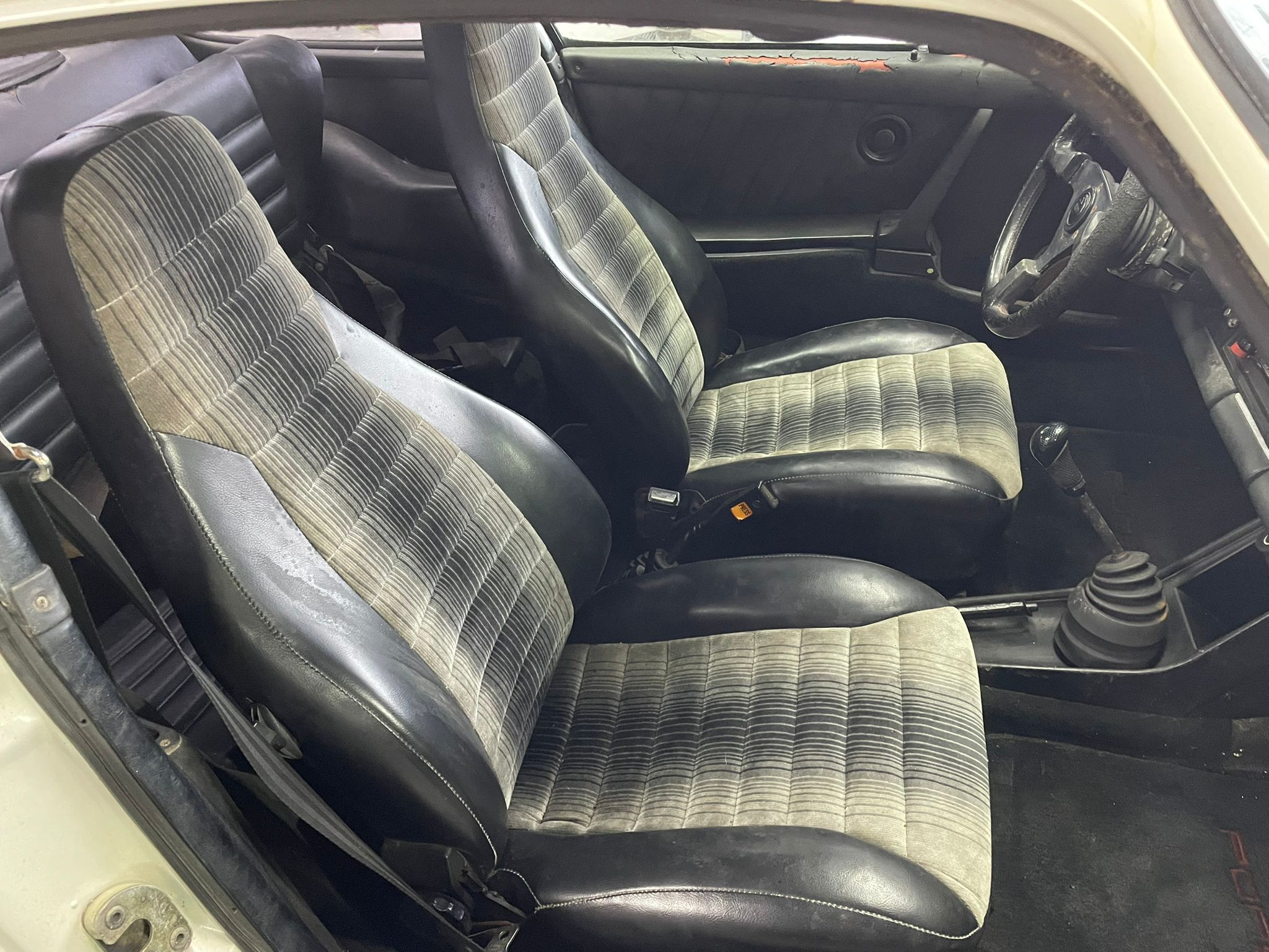 Porsche 911 SC Turbo Look Coupé No Rust Running Project – Retro